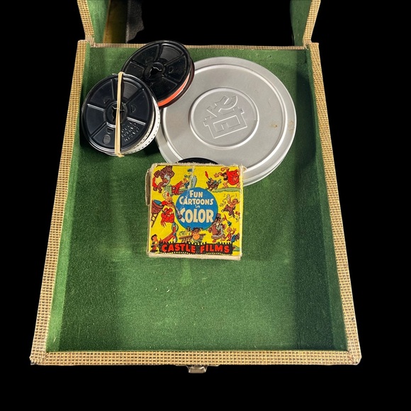 Vintage Revere Camera Co. Model 85 8MM Projector Chicago, and Reels + Extras - Picture 9 of 16